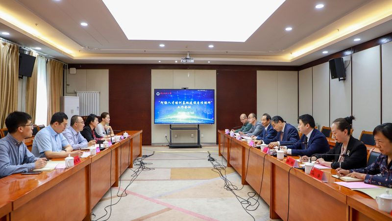 目前市场上的少儿编程教材主要分为以下几类：