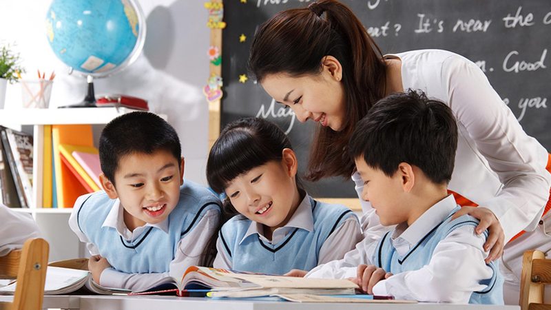 小标题：报名费，背后的成本考量